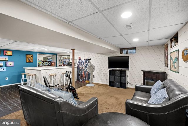 5 CHATEAU DR, Cherry Hill, NJ 08003
