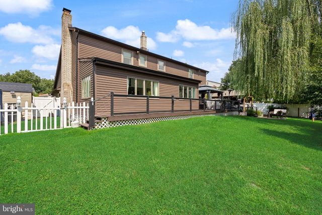 5 CHATEAU DR, Cherry Hill, NJ 08003