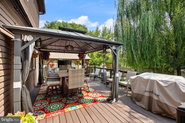 5 CHATEAU DR, Cherry Hill, NJ 08003
