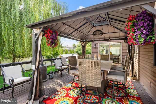 5 CHATEAU DR, Cherry Hill, NJ 08003