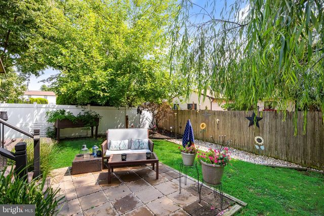 5 CHATEAU DR, Cherry Hill, NJ 08003