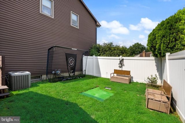 5 CHATEAU DR, Cherry Hill, NJ 08003