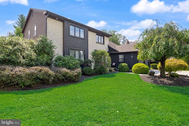5 CHATEAU DR, Cherry Hill, NJ 08003
