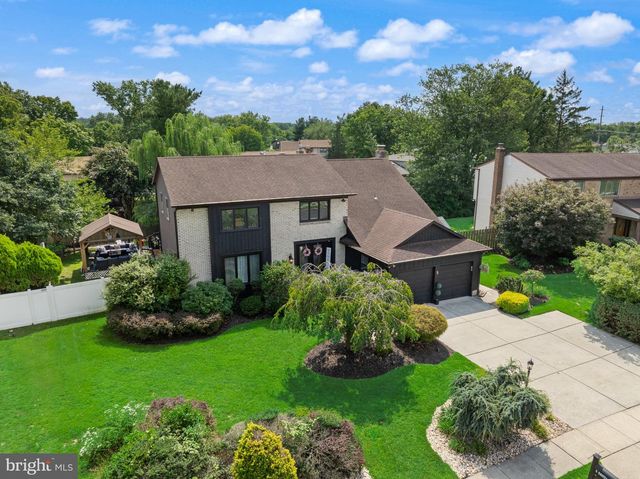 5 CHATEAU DR, Cherry Hill, NJ 08003