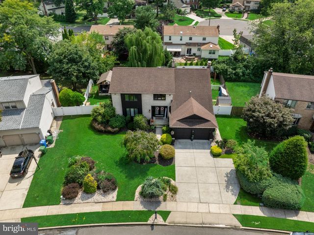 5 CHATEAU DR, Cherry Hill, NJ 08003