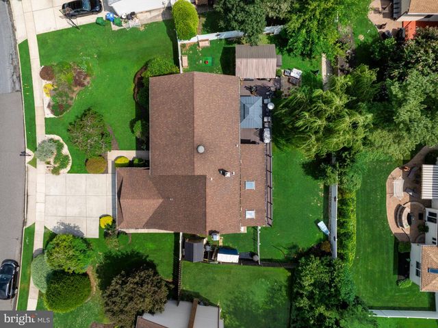 5 CHATEAU DR, Cherry Hill, NJ 08003