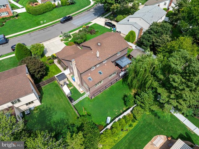 5 CHATEAU DR, Cherry Hill, NJ 08003