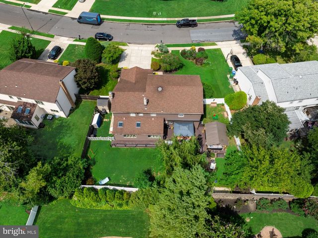 5 CHATEAU DR, Cherry Hill, NJ 08003