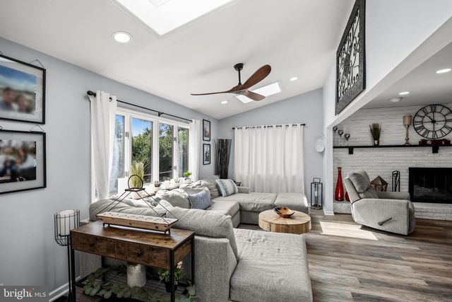 5 CHATEAU DR, Cherry Hill, NJ 08003