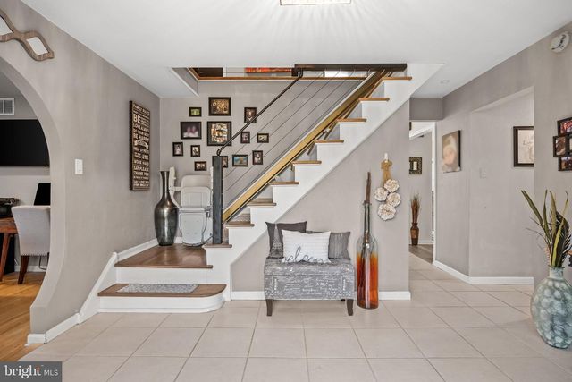 5 CHATEAU DR, Cherry Hill, NJ 08003
