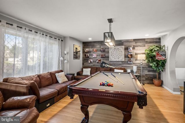 5 CHATEAU DR, Cherry Hill, NJ 08003
