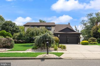 5 CHATEAU DR, Cherry Hill, NJ 08003