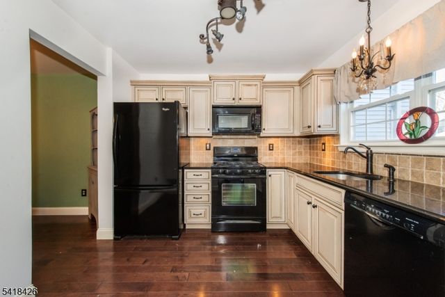 78 Hickory Way, Mount Arlington Boro, NJ 07856