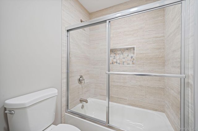 17 Bartlett, Yaphank, NY 11980