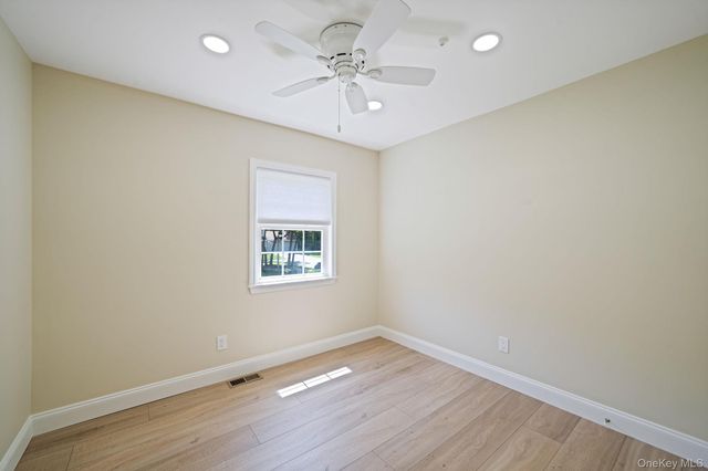 17 Bartlett, Yaphank, NY 11980