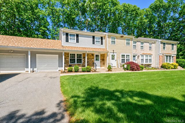 17 Bartlett, Yaphank, NY 11980