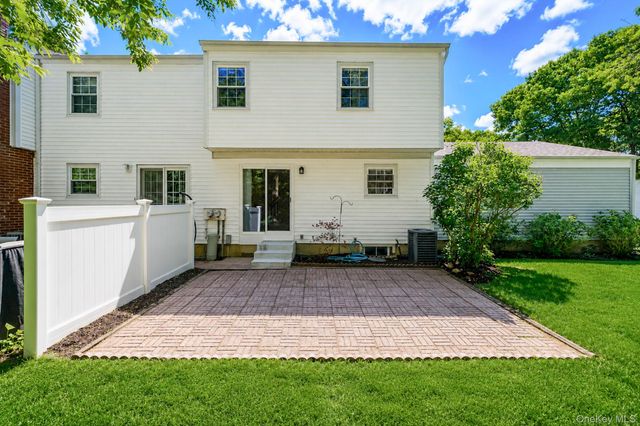 17 Bartlett, Yaphank, NY 11980