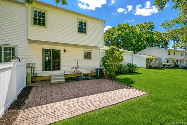 17 Bartlett, Yaphank, NY 11980