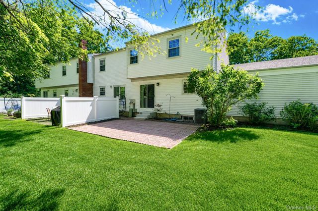 17 Bartlett, Yaphank, NY 11980