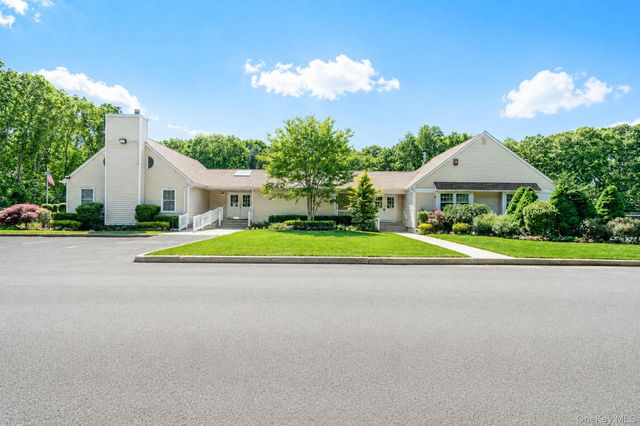 17 Bartlett, Yaphank, NY 11980