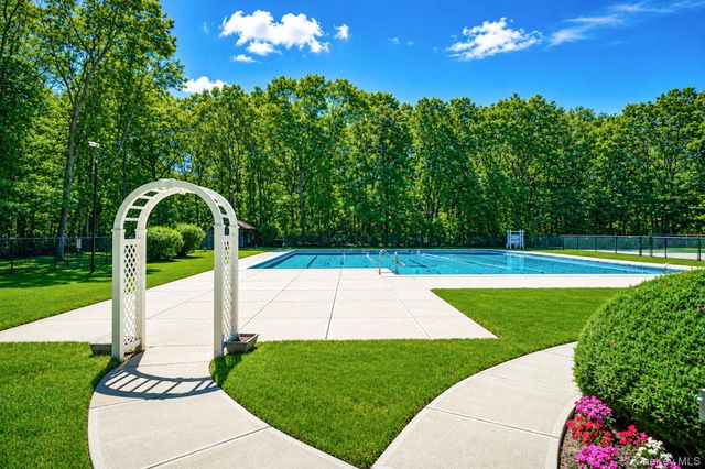 17 Bartlett, Yaphank, NY 11980
