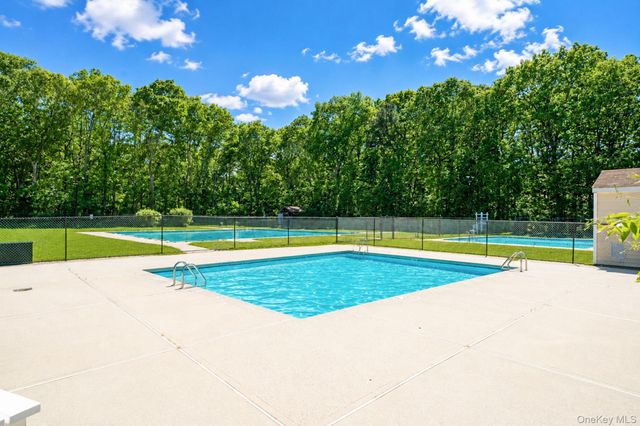17 Bartlett, Yaphank, NY 11980