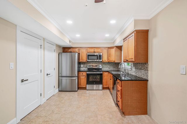 17 Bartlett, Yaphank, NY 11980