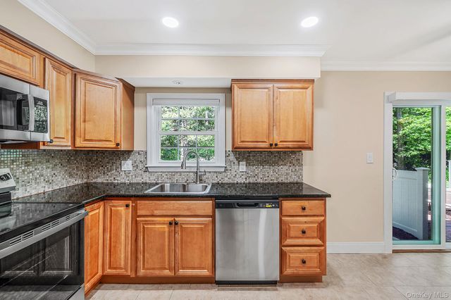 17 Bartlett, Yaphank, NY 11980