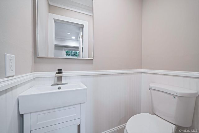17 Bartlett, Yaphank, NY 11980