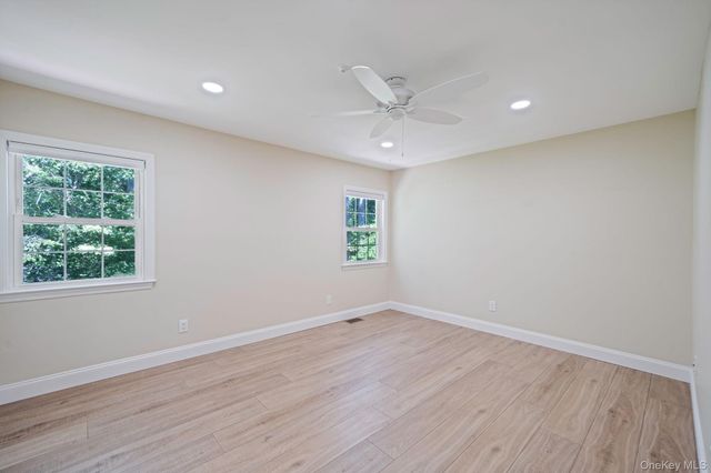 17 Bartlett, Yaphank, NY 11980