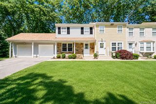 17 Bartlett, Yaphank, NY 11980