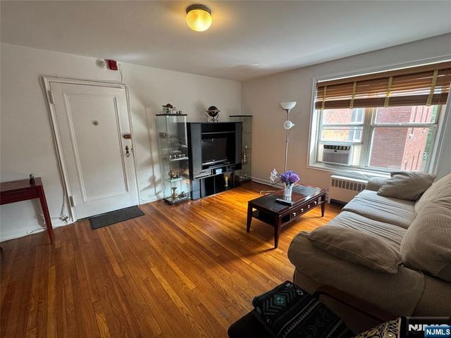 2320 Linwood Avenue 2D, Fort Lee, NJ 07024