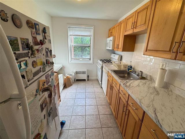 2320 Linwood Avenue 2D, Fort Lee, NJ 07024