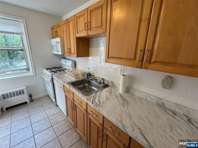 2320 Linwood Avenue 2D, Fort Lee, NJ 07024