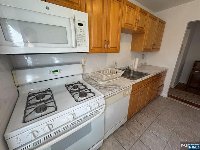 2320 Linwood Avenue 2D, Fort Lee, NJ 07024