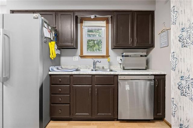 17819 E Greentree Avenue, Independence, MO 64057