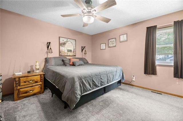 17819 E Greentree Avenue, Independence, MO 64057