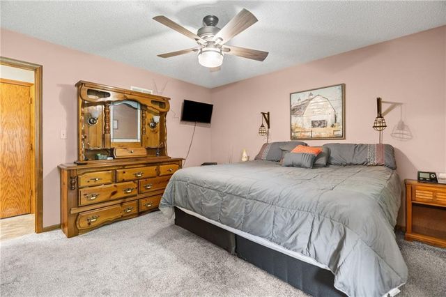 17819 E Greentree Avenue, Independence, MO 64057