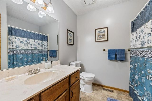 17819 E Greentree Avenue, Independence, MO 64057