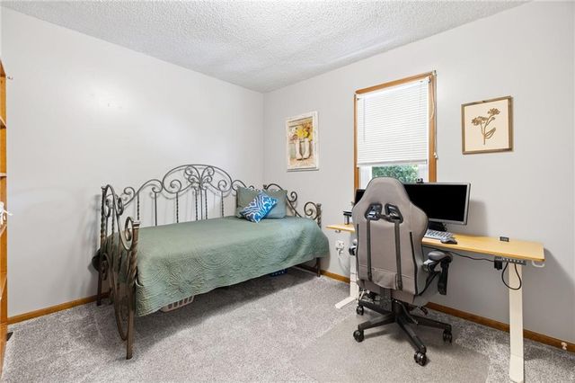 17819 E Greentree Avenue, Independence, MO 64057