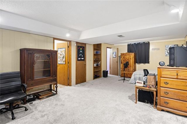 17819 E Greentree Avenue, Independence, MO 64057