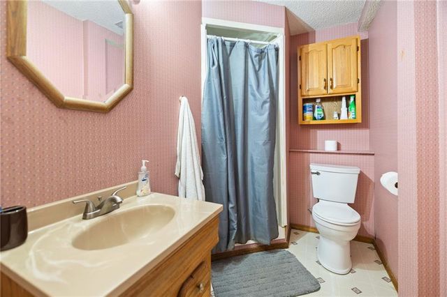 17819 E Greentree Avenue, Independence, MO 64057