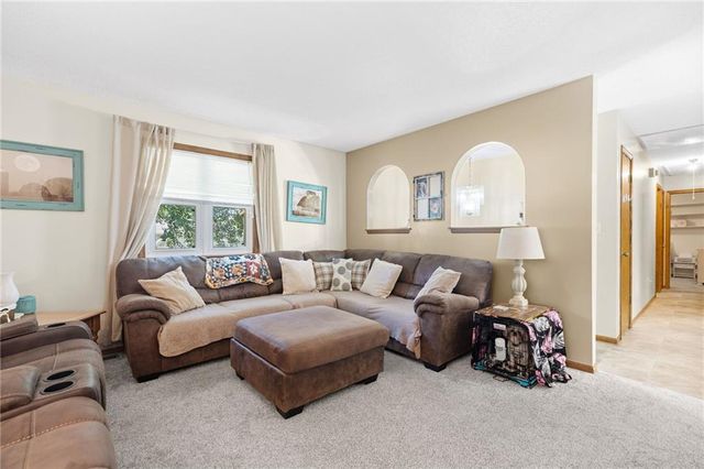 17819 E Greentree Avenue, Independence, MO 64057