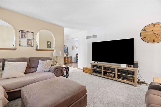 17819 E Greentree Avenue, Independence, MO 64057