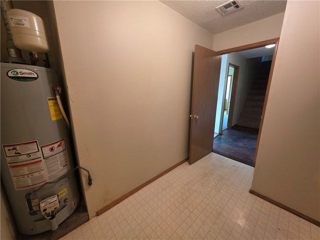 2430 W Gum Street, Rogers, AR 72758