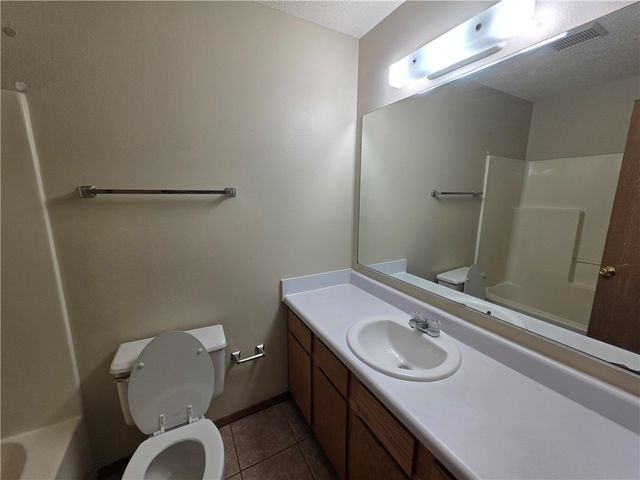 2430 W Gum Street, Rogers, AR 72758