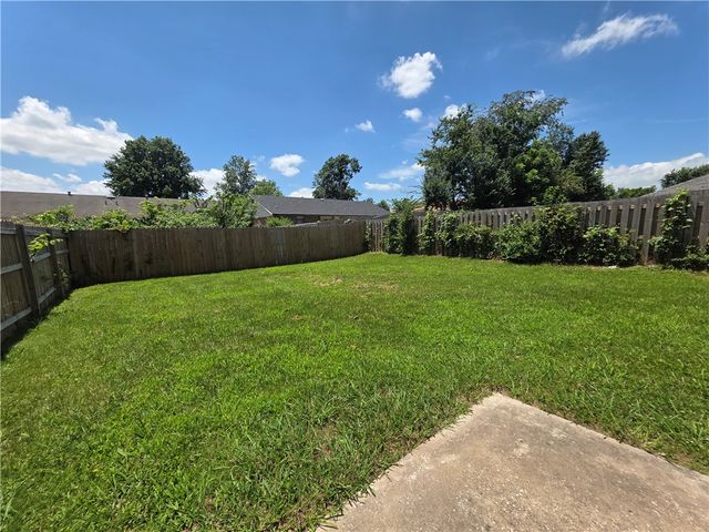 2430 W Gum Street, Rogers, AR 72758