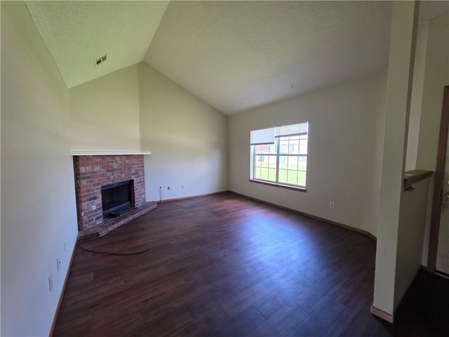 2430 W Gum Street, Rogers, AR 72758