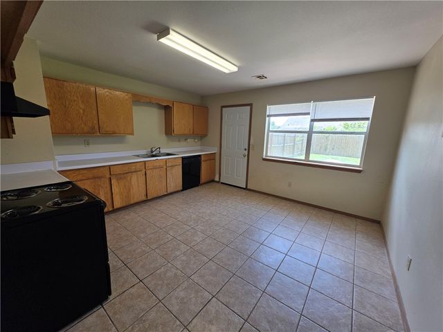 2430 W Gum Street, Rogers, AR 72758