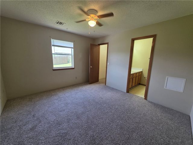 2430 W Gum Street, Rogers, AR 72758